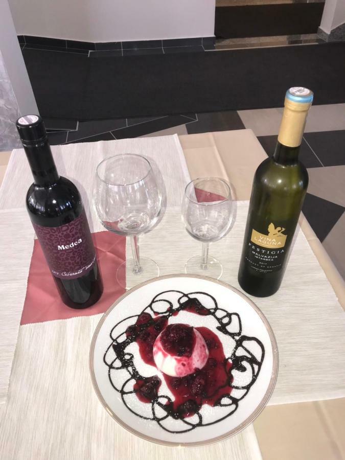 Hotel Livadic & Restaurant Ližnjan 외부 사진