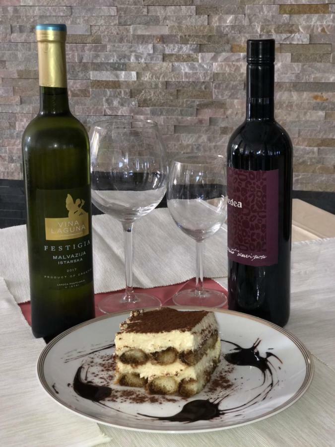 Hotel Livadic & Restaurant Ližnjan 외부 사진