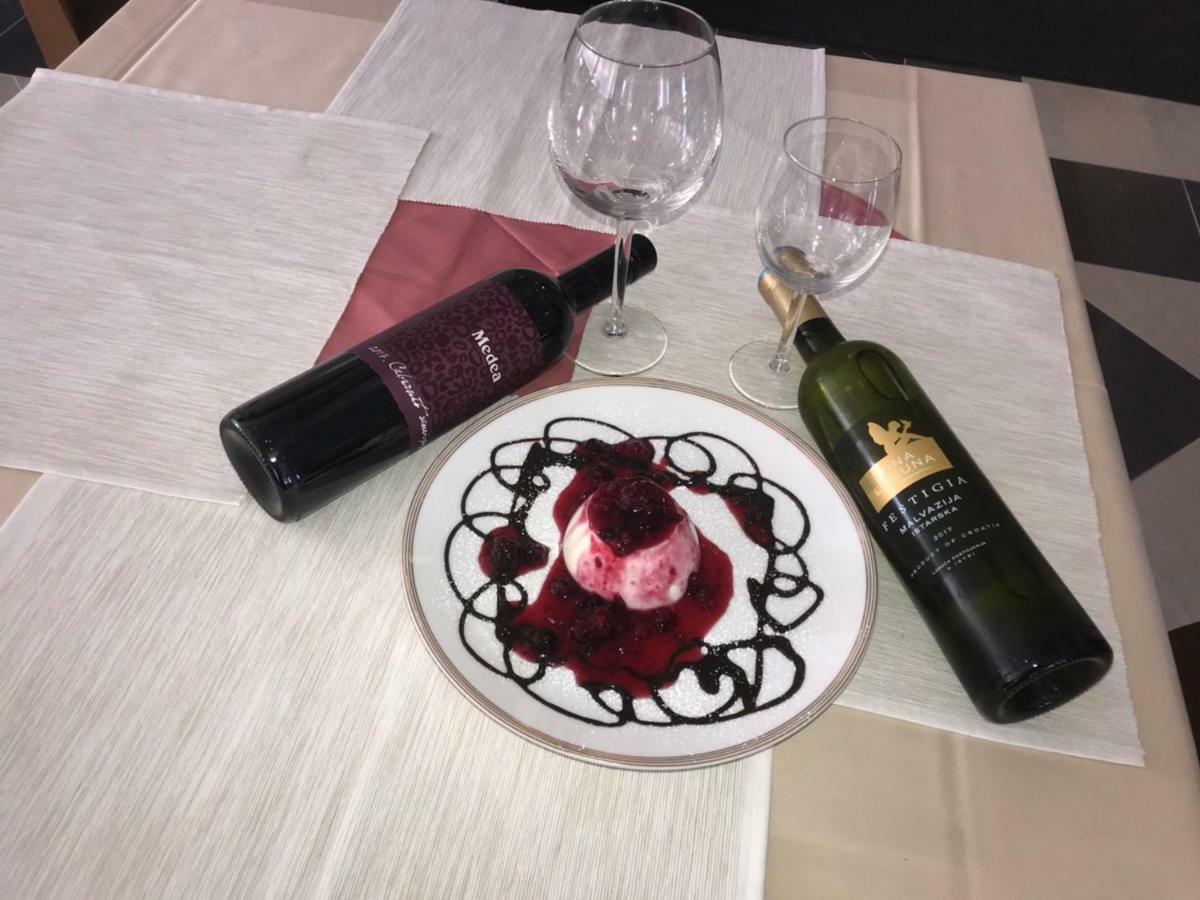 Hotel Livadic & Restaurant Ližnjan 외부 사진